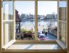[Doppelzimmer 103] Helles Doppelzimmer mit gemütlichem Doppelbett und weitem Blick Richtung Elbe und Dorfstraße, ideal für Paare und kleine Familien.